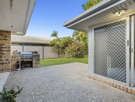 SPACIOUS FAMILY HOME!!! - Photo 4