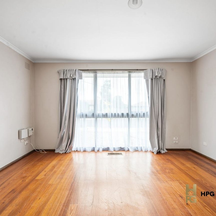 11 Bickford Close, Tullamarine, Vic 3043 - Photo 1