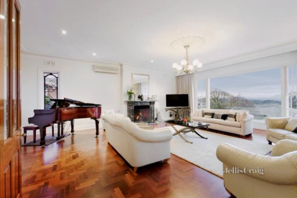 5 Bed, 4 Bath - Photo 1