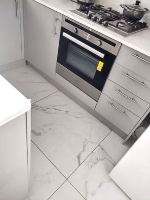 Room in a Shared Flat, Lomley House Tulse Hill, SW2 - Photo 1