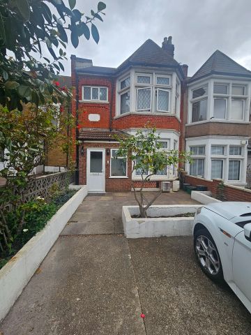 2 Bed Flat, Green Lanes Gf, N8 - Photo 3