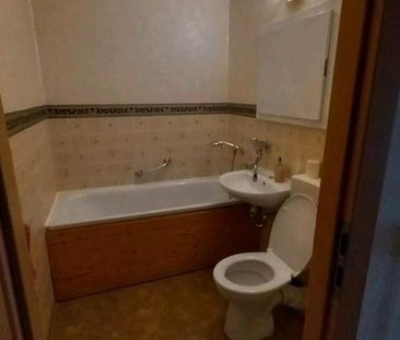 Schöne Wohnung 2,5 Raum - Photo 1