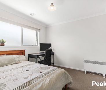 Spacious 5-Bedroom Family Home With Multiple Living Areas And Alfresco - Photo 4