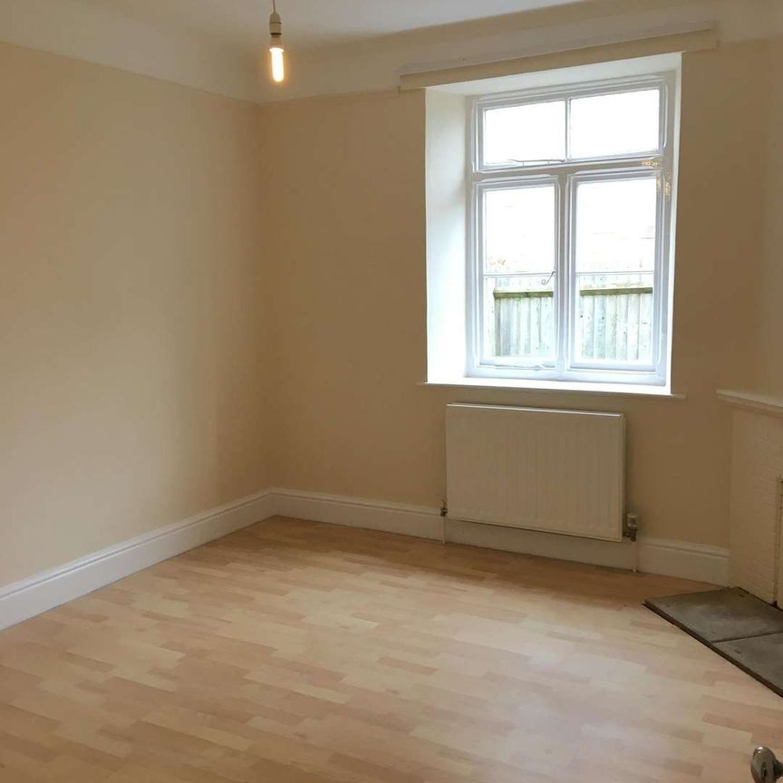 Charming Semi-Detached 2-Bedroom Bungalow for Long-Term Let Boasting a private garden with countryside views, off-road parking, gas central heating, and an invi - Photo 1