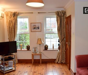 Room in a 2-bedroom flat in Southside, Dublin - Photo 1