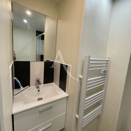 Location Appartement 1 pièce 17m² FONTENAY LE COMTE 85200 - Photo 3