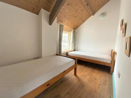 3 bedroom terraced house to rent - Photo 4