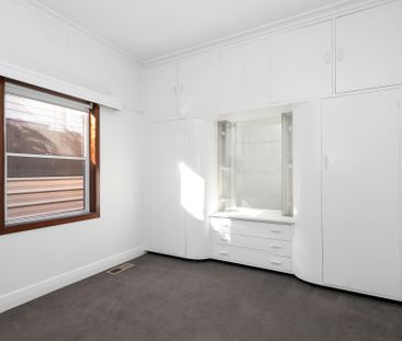 ART DECO DELIGHT IN GREAT LOCATION! - Photo 3
