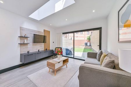 3 bedroom terraced house to rent - Photo 3