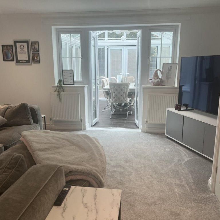 3 bedroom semi-detached house to rent - Photo 1