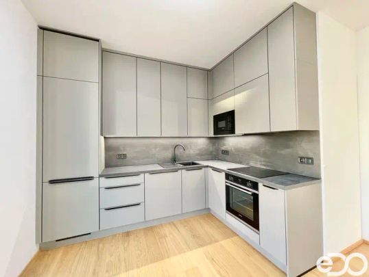 Pronájem atraktivní bytové jednotky 3+kk/B + garážové parkovací stání, 95 m - Фото 1