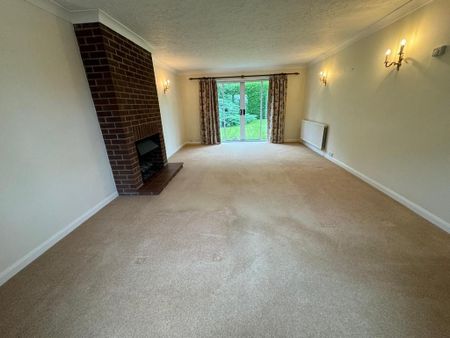 4 bedroom detached house to rent - Photo 2