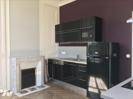 Centre Ville Appartement au 1er étage avec terrasse - Photo 5