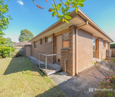 Convenient and Spacious Family Home in Glen Waverley - Photo 2