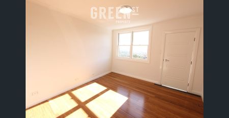 2 Bedroom Apartment With Breathtaking City Views - Photo 3