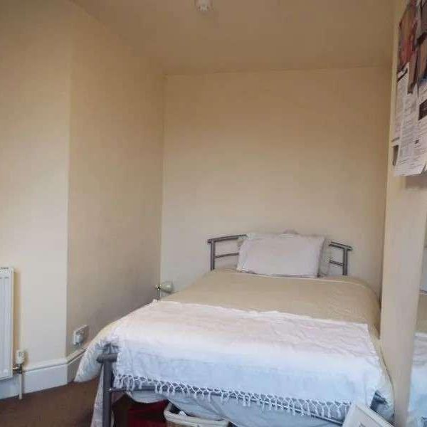 Bedroom Student House, Gristhorpe Road, B29 - Photo 1