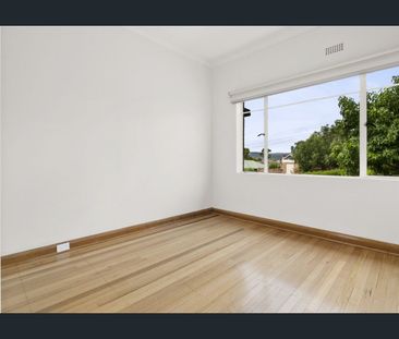 LOCATION, CONVENIENCE & SUNSHINE - Photo 2