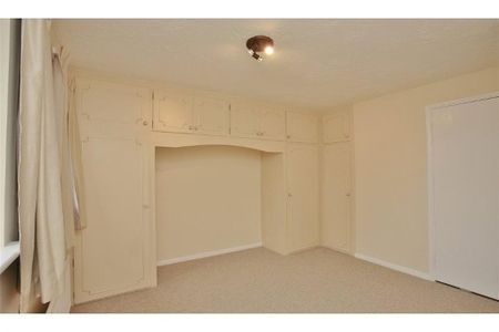 2 bedroom end of terrace house to rent - Photo 3