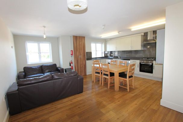 6 bedroom flat to rent - Photo 1