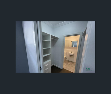 Modern 3-Bedroom Townhouse in Peaceful Marden - Photo 3