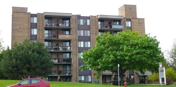 Laval des rapides - 4 1/2 - Chauffé, Montmorency, Ascenseur, Béton - Photo 2