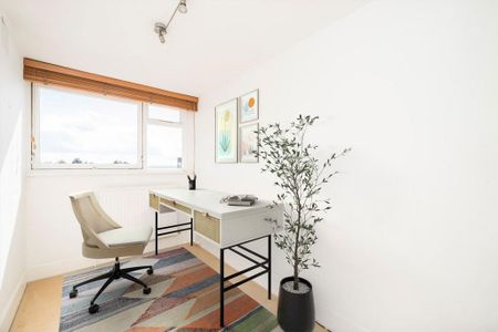 3 bedroom flat to rent - Photo 5