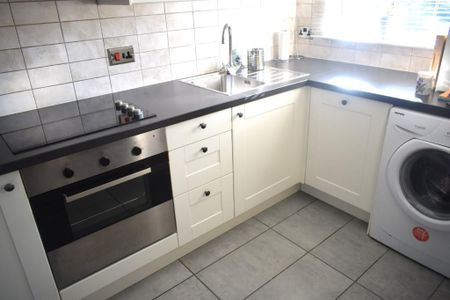 2 Bed Terraced House, Springford Gardens, SO16 - Photo 3