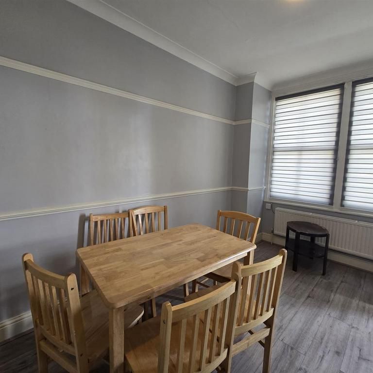 4 bedroom house to rent - Photo 1