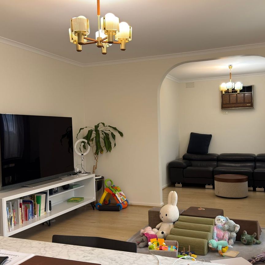 Single-Level Living in Prime Doncaster Location - Photo 1