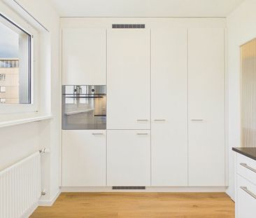 Erstbezug nach Totalsanierung: Stilvolle 4.5-Zimmer-Wohnung mit Top... - Photo 1