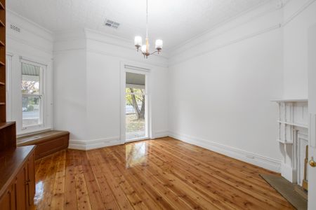 Open the Door to Timeless Elegance - Photo 4