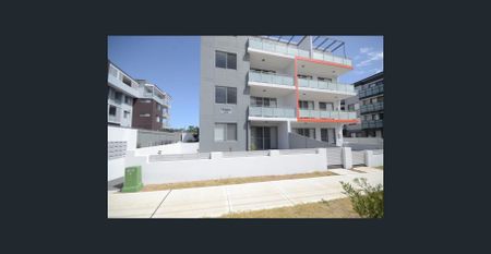 Near New 3 Bedroom Apartment!!! Luxury Living!!! - Photo 4