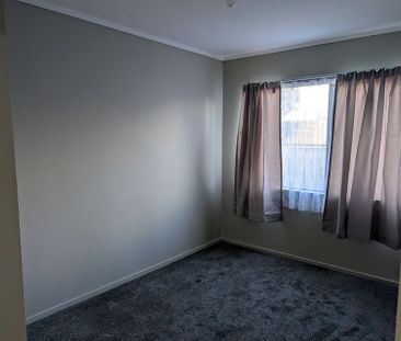 Ready to Move in - Pets Allowed - Photo 4