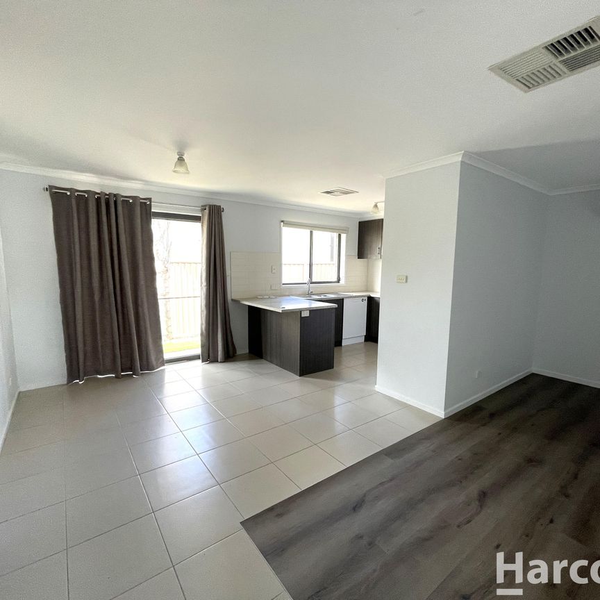 Low Maintenance Town House - Photo 1