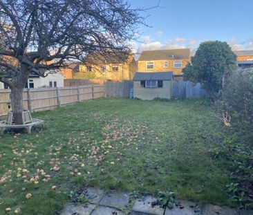 1 bedroom in a house share to rent - Photo 2