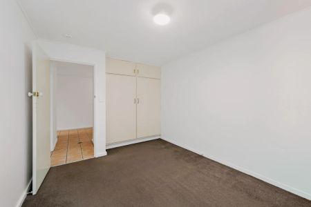 2Bedrooms, 1Bathrooms - Photo 2