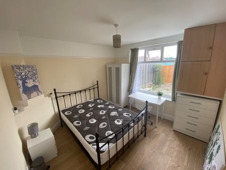 Room in a Shared House, Filton Avenue, BS34 - Photo 4