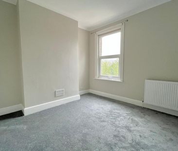 2 bedroom end of terrace house to rent - Photo 5