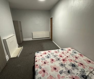 Room in a Shared Flat, High Road, N15 - Photo 2