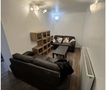 Room in a Shared House, Strathdon Drive, SW17 - Photo 5