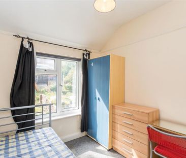 4 bedroom terraced house to rent - Photo 6