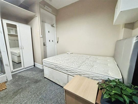 Castletown Road, London, W14 9HF - Photo 1