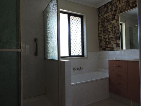 Great Location - Two Bedrooms plus Study Nook! - Photo 5