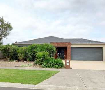 SPACIOUS THREE BEDROOM + STUDY HOUSE - Photo 5