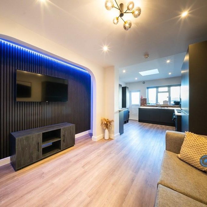 1 bedroom in a house share to rent - Photo 1