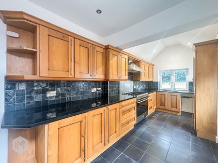 Tudor Avenue - Photo 2