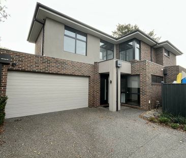 EFFORTLESS LIVING IN A FAMILY-FRIENDLY NEIGHBOURHOOD - Photo 5