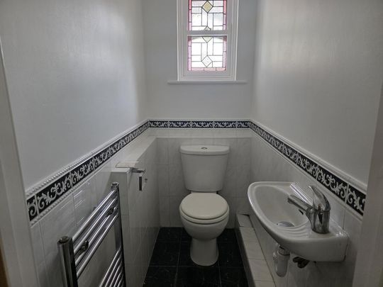 2 bedroom ground floor flat to rent - Photo 1