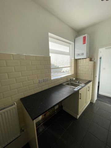 2 bedroom terraced house to rent - Photo 2