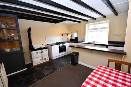 3 bedroom end of terrace house to rent - Photo 3